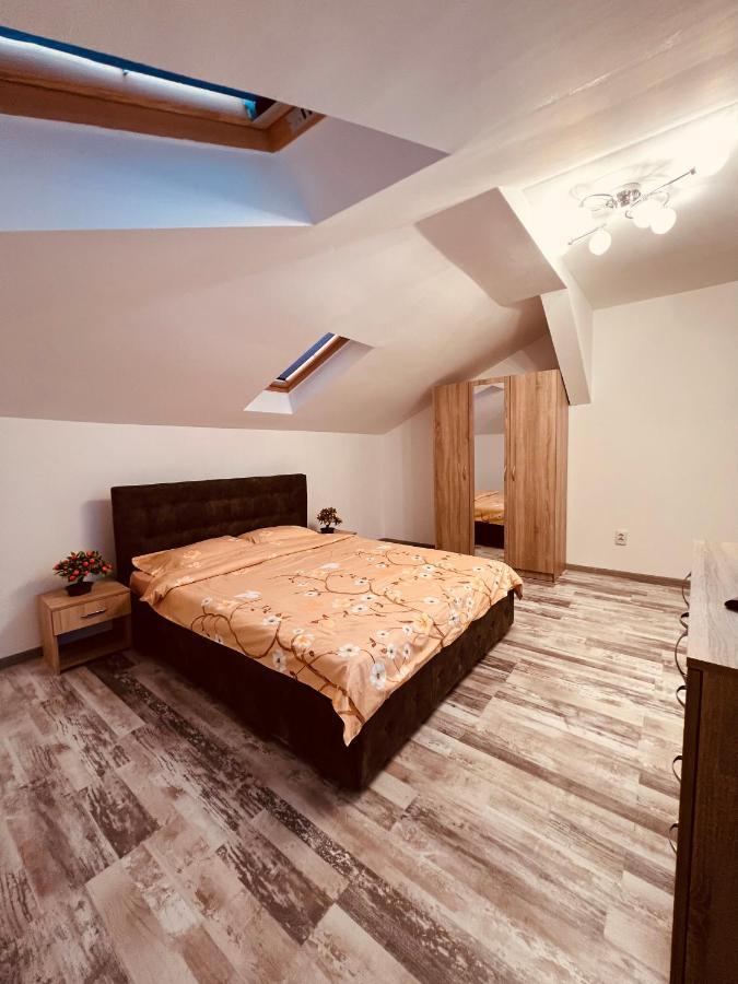 Zizi'S House Garii Apartman Brassó Kültér fotó