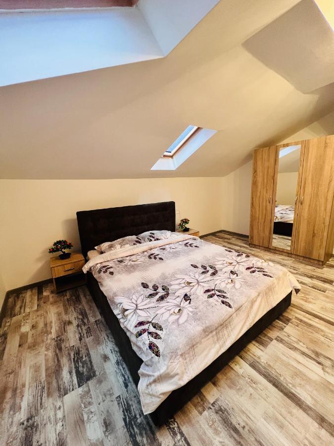 Zizi'S House Garii Apartman Brassó Kültér fotó
